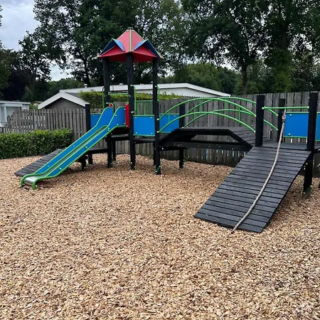Boshuisje Lila Met Omheinde Tuin Voor Rustzoekers, Naast Het Bos Holiday home