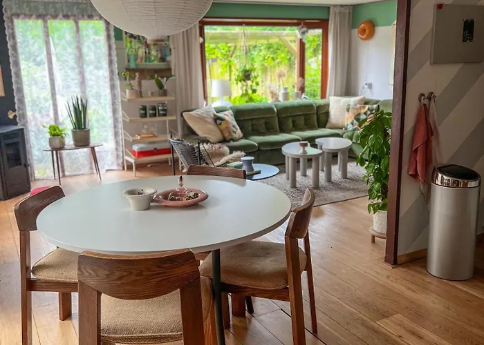 Boshuisjes Veluwe Lila Met Omheinde Tuin