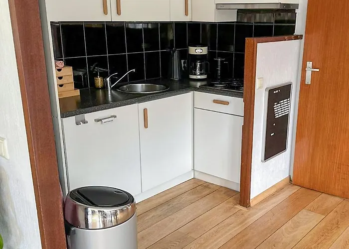 Boshuisjes Veluwe Lila Met Omheinde Tuin